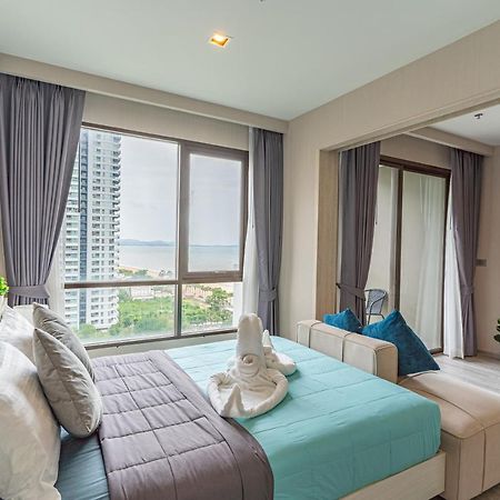 Aeras Beachfront Condominium Jomtien Beach Exterior photo