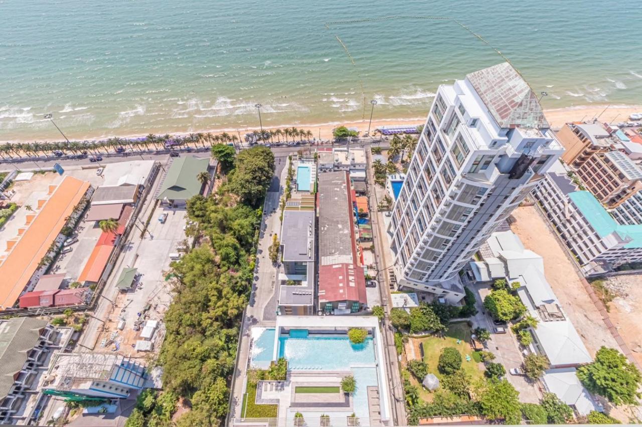 Aeras Beachfront Condominium Jomtien Beach Exterior photo