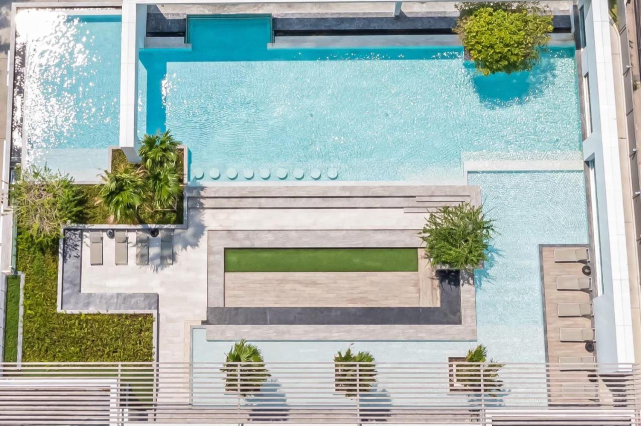 Aeras Beachfront Condominium Jomtien Beach Exterior photo