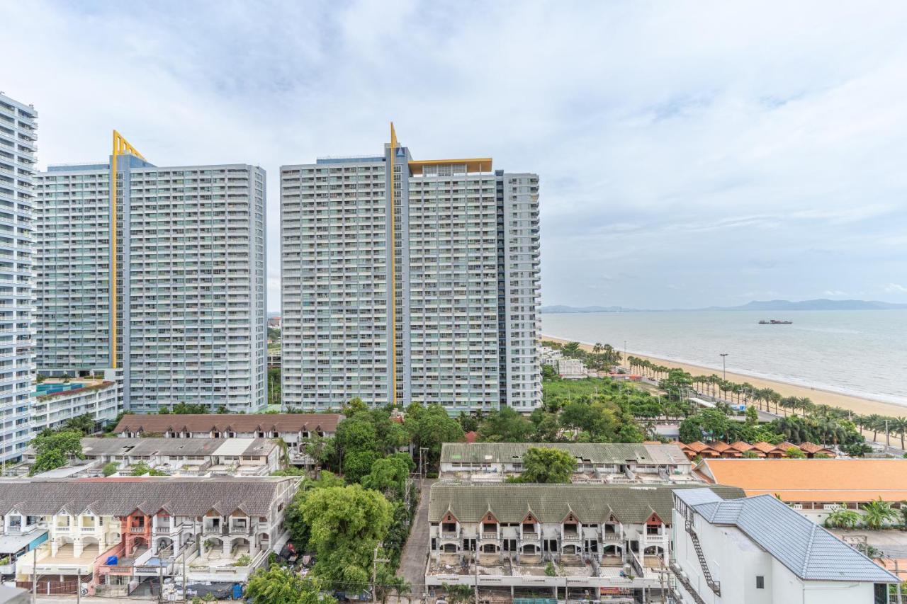 Aeras Beachfront Condominium Jomtien Beach Exterior photo