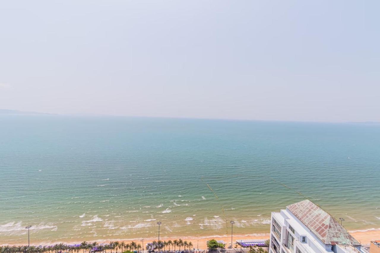 Aeras Beachfront Condominium Jomtien Beach Exterior photo